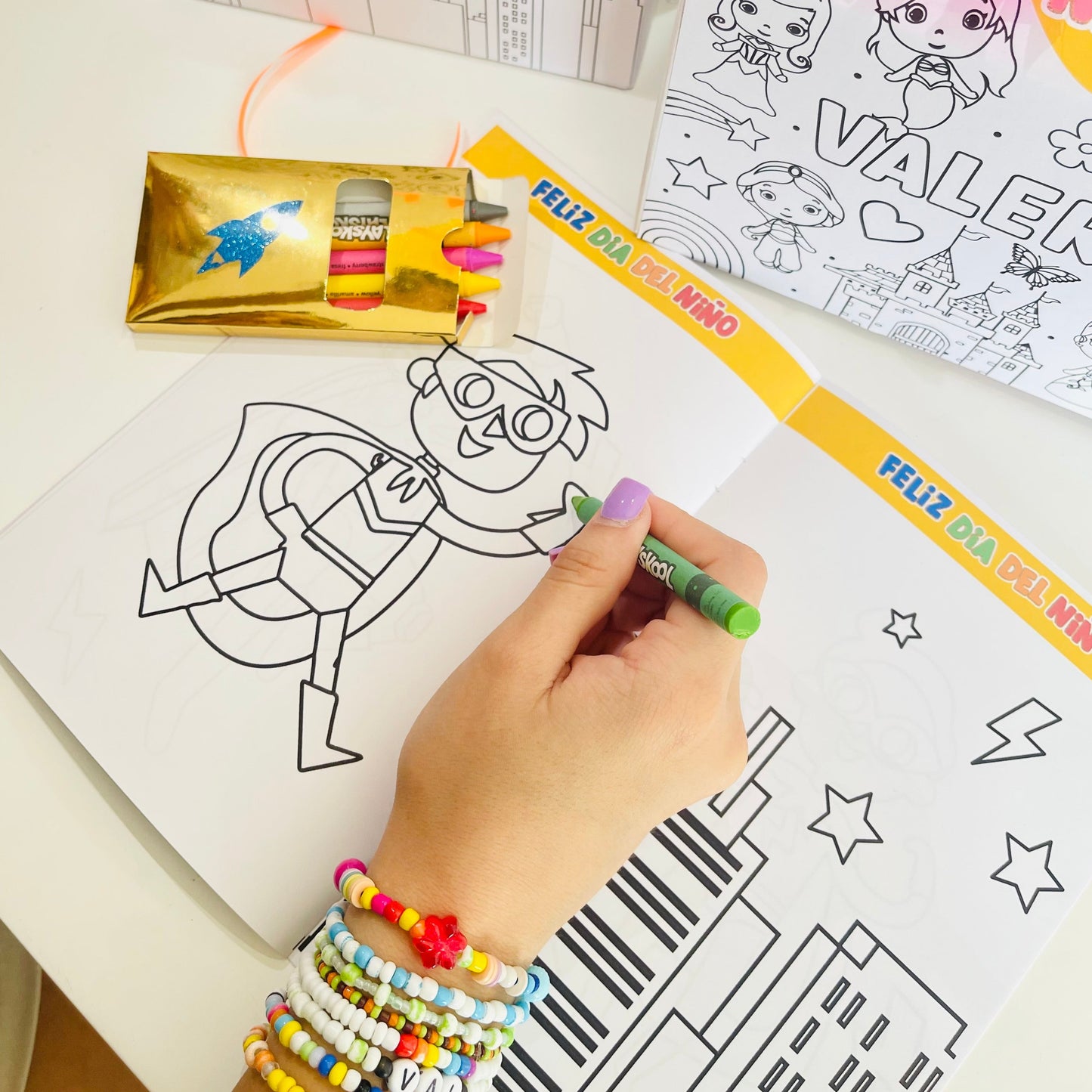 COLORING BOOK C/ STICKERS