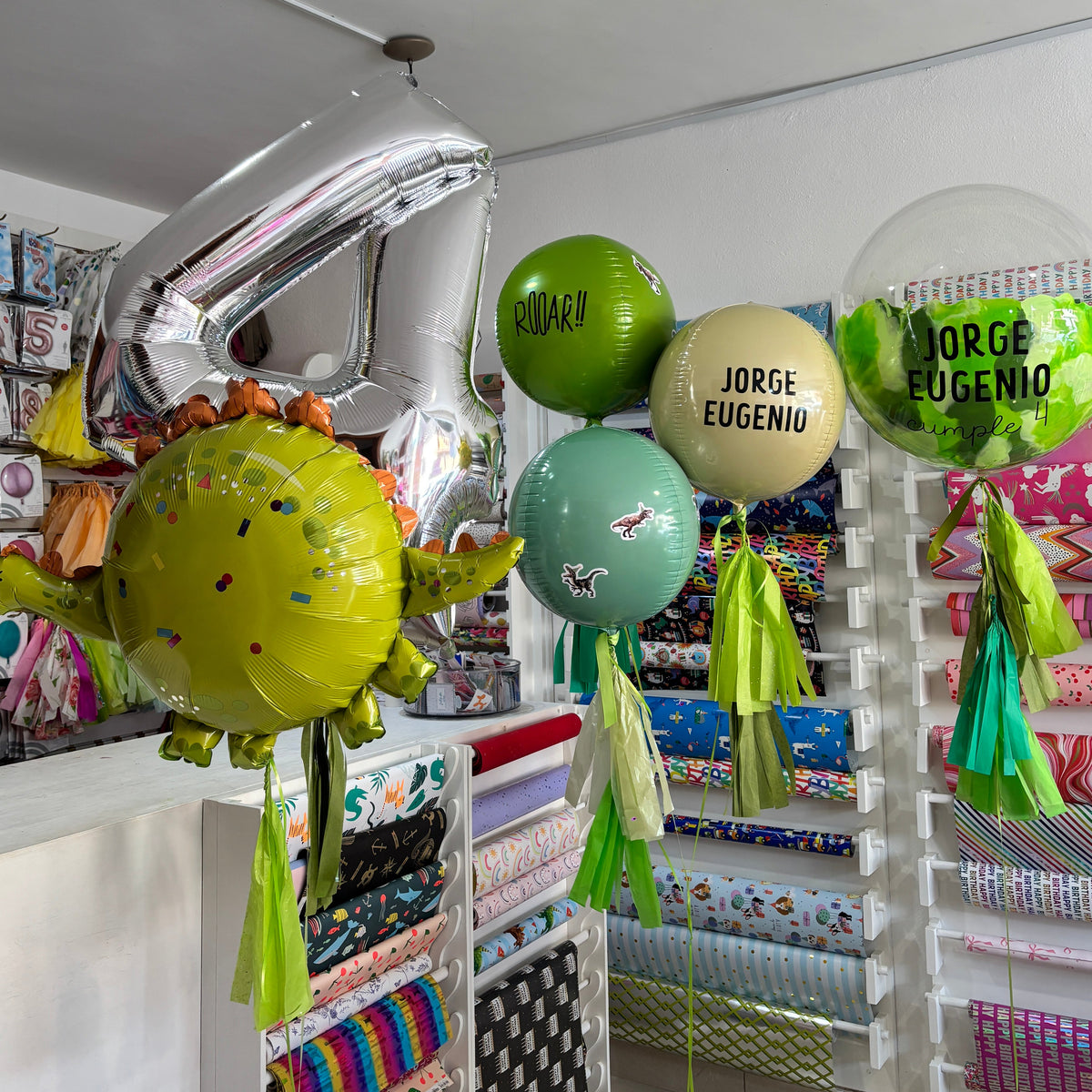 GLOBOS DINO SET